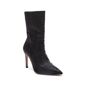 Matisse Dream Catcher boots 7.5 M feature a black textured leather upper